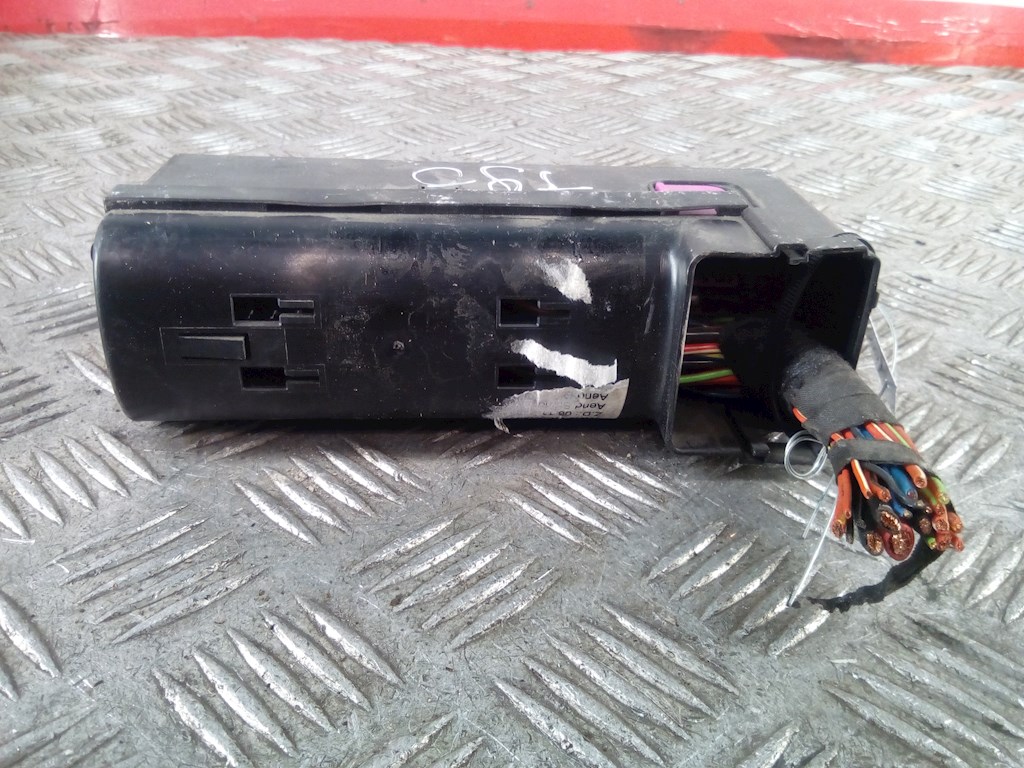 Датчик уровня в бачок омывателя VOLKSWAGEN Touran 2003-2010