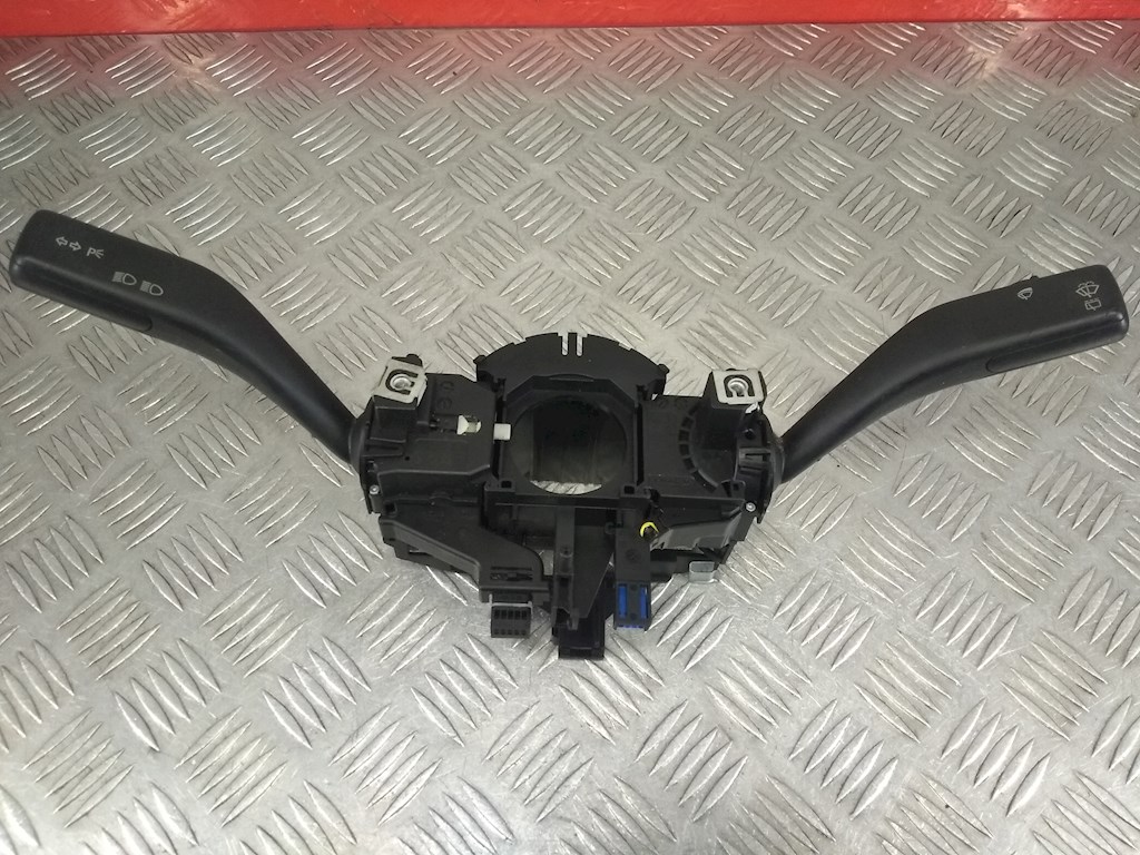 Переключатель поворотов и дворников (стрекоза) Volkswagen Golf 5 (2003-2008)