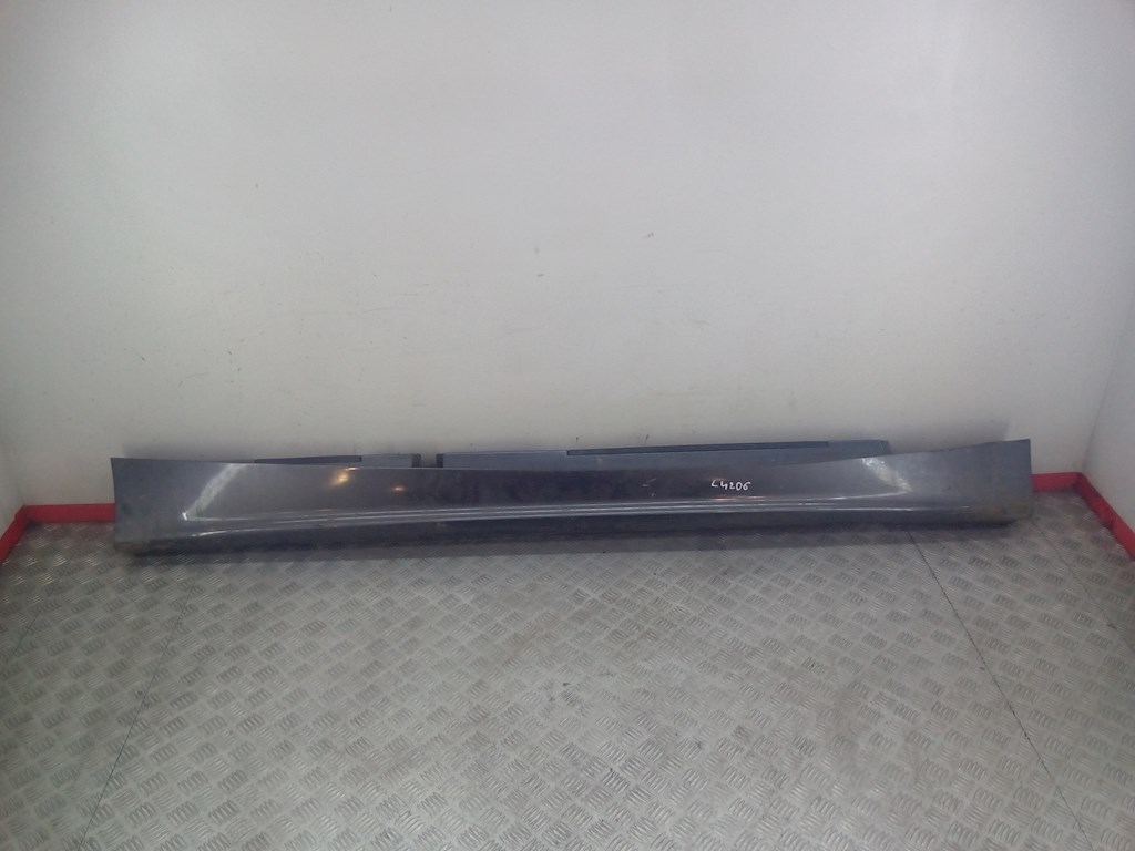 Накладка декоративная на порог правая BMW 1-Series (E81/E82/E87/E88) (2004-2014)