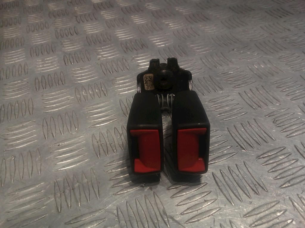 Замок ремня безопасности (преднатяжитель ремня безопасности) Ford Focus 3 (2011-2019)