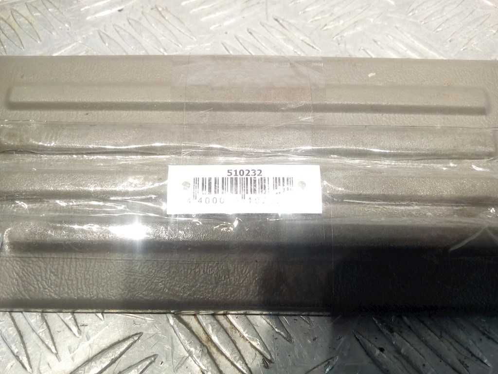 Накладка порога (внутренняя) CHEVROLET Tahoe II 2000-2006