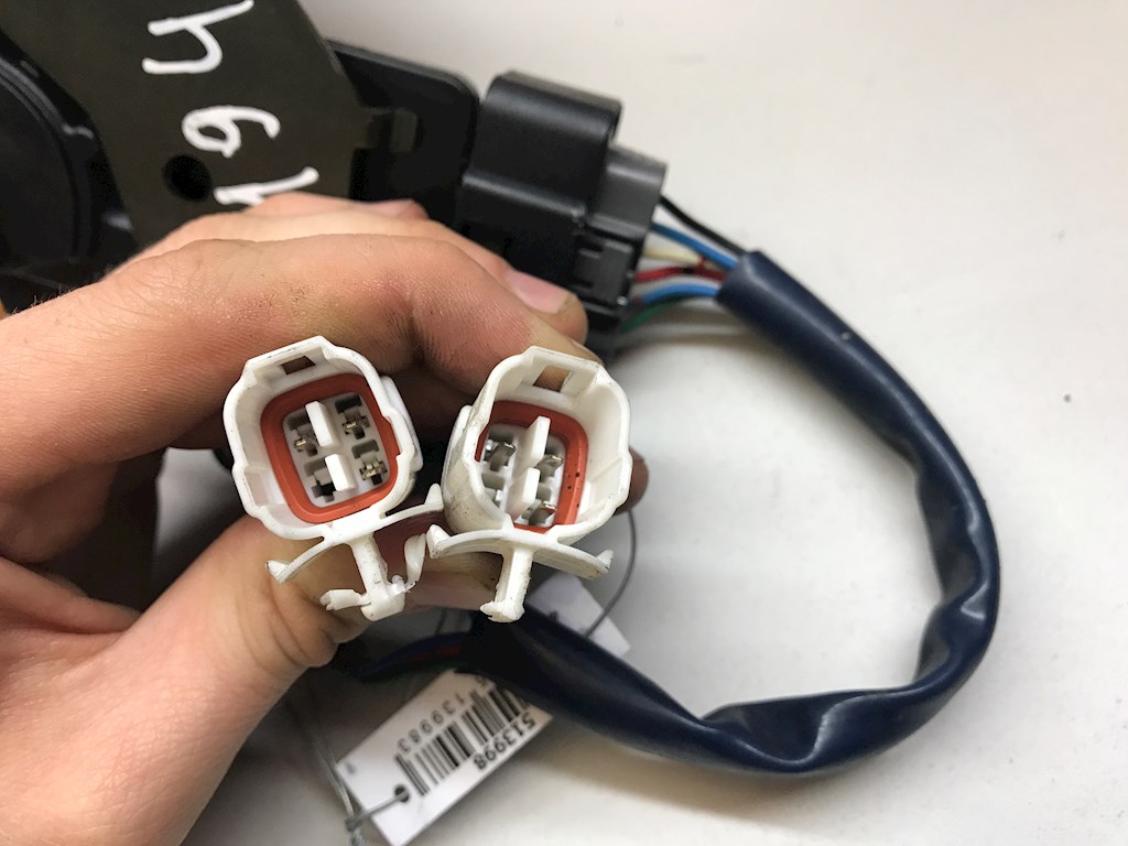 Замок двери передней правой SUZUKI Liana 2001-2008