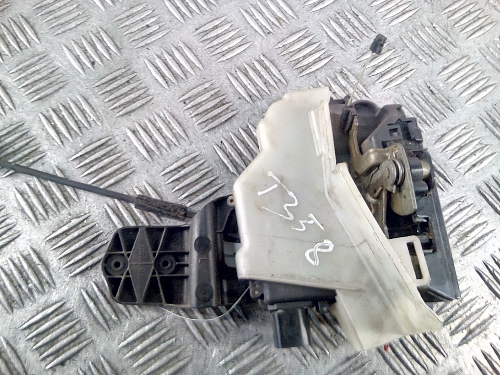 Замок двери задней левой AUDI A6 C5 1997-2004