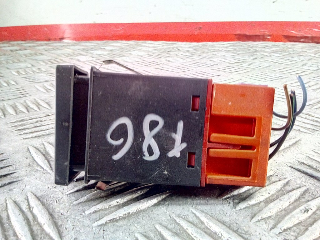 Кнопка антипробуксовочной системы VOLKSWAGEN Passat B5 1997-2005