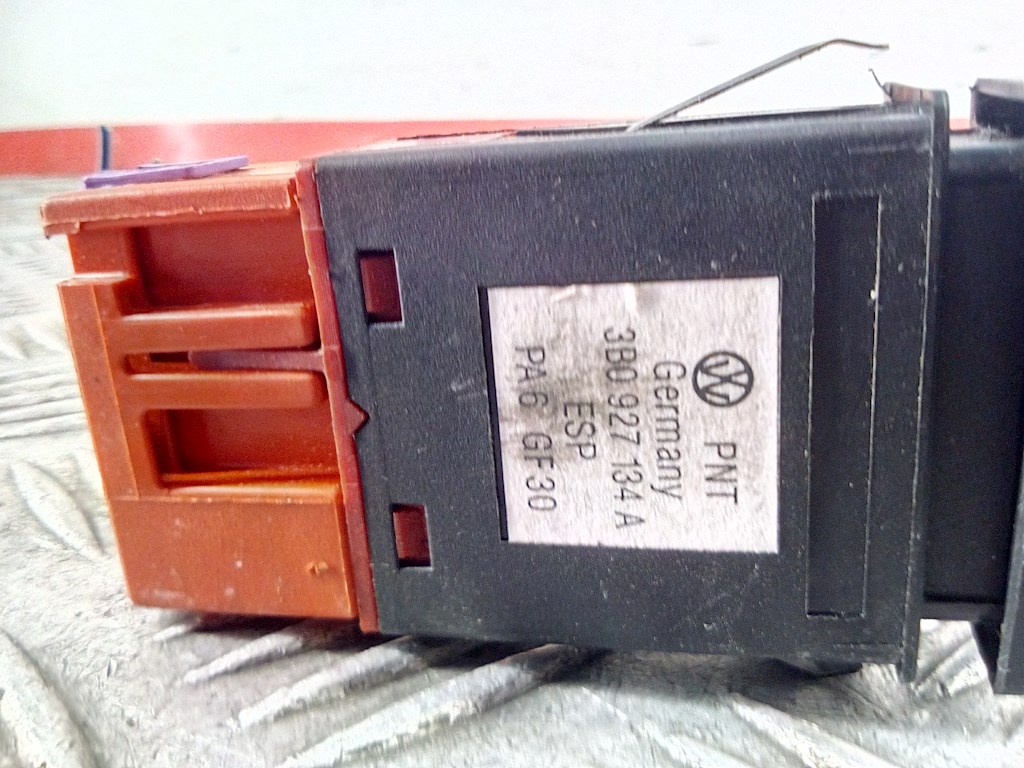 Кнопка антипробуксовочной системы VOLKSWAGEN Passat B5 1997-2005