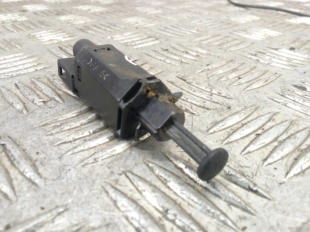 Выключатель концевой (концевик) VOLKSWAGEN Transporter T4 1990-2003