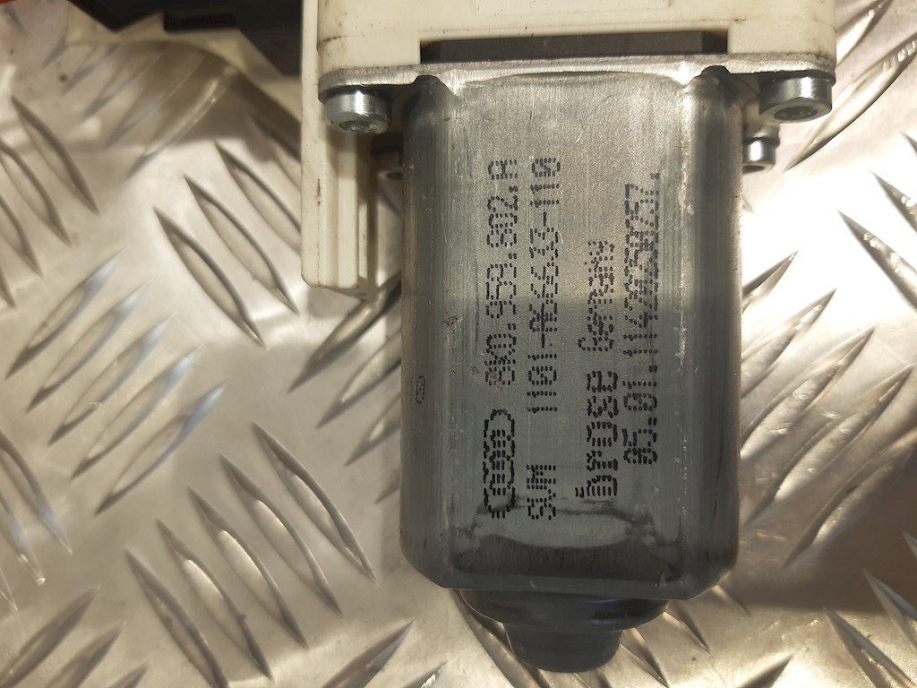 Моторчик (двигатель) стеклоподъемника AUDI A4 B8 2007-2015