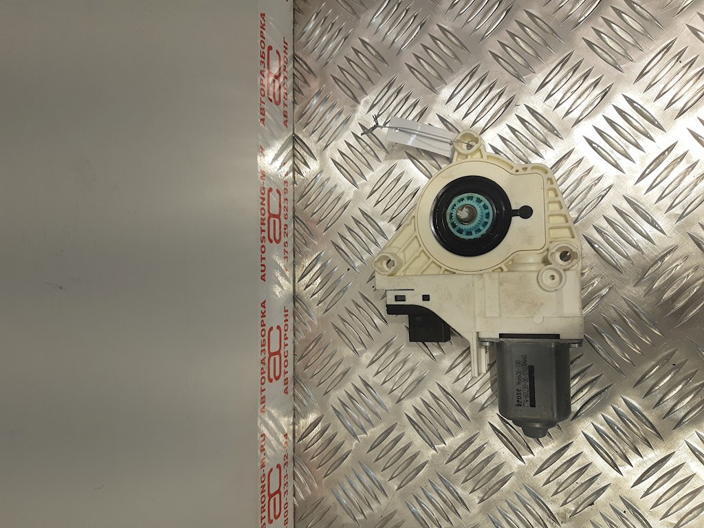 Моторчик (двигатель) стеклоподъемника AUDI A4 B8 2007-2015