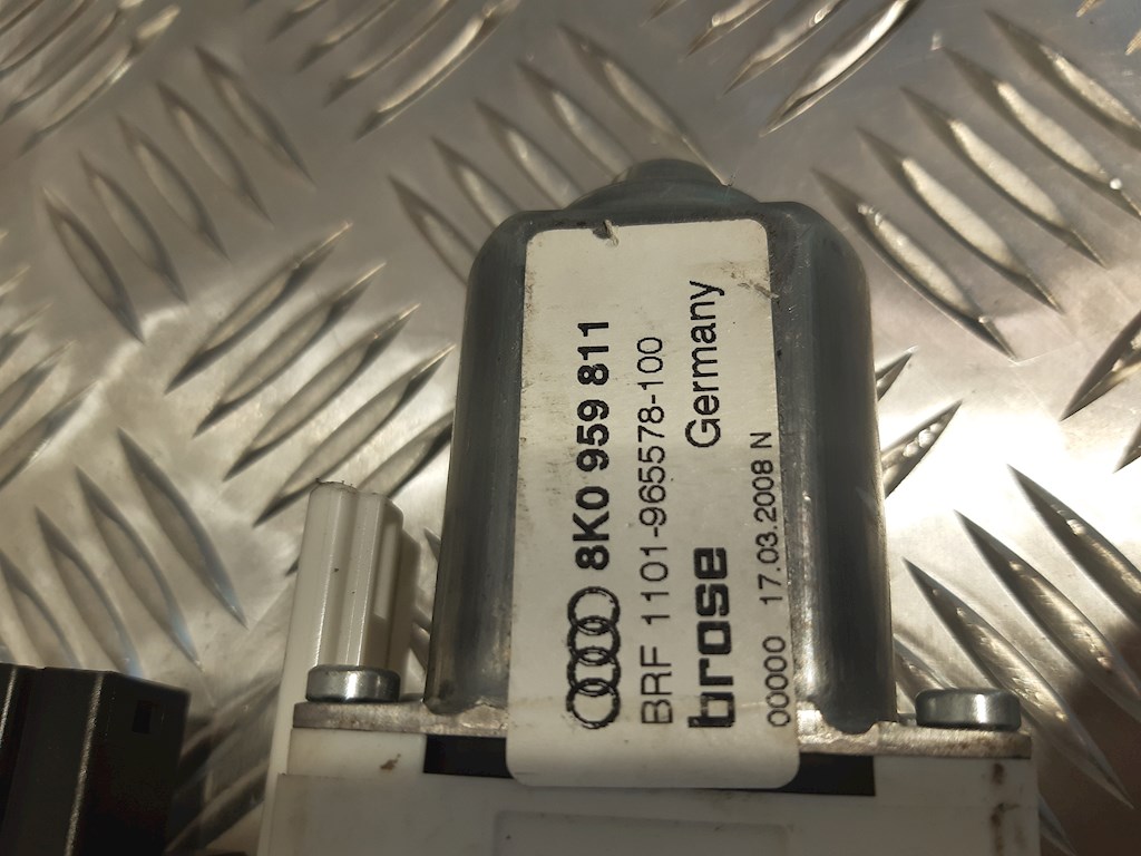 Моторчик (двигатель) стеклоподъемника AUDI A4 B8 2007-2015