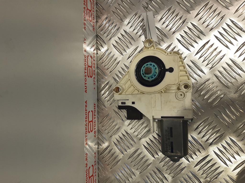 Моторчик (двигатель) стеклоподъемника AUDI A4 B8 2007-2015