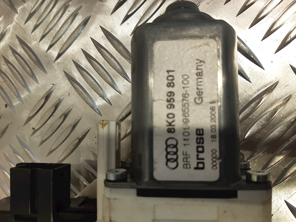 Моторчик (двигатель) стеклоподъемника AUDI A4 B8 2007-2015