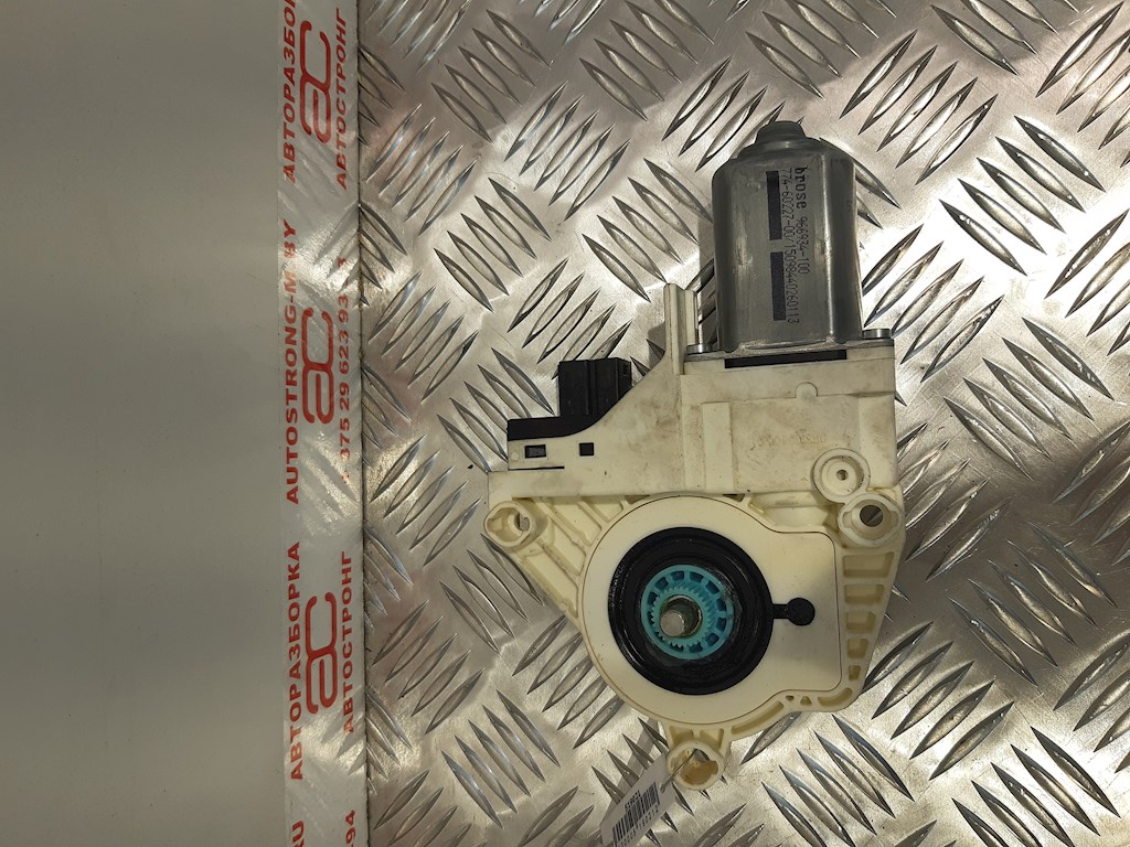 Моторчик (двигатель) стеклоподъемника AUDI A4 B8 2007-2015