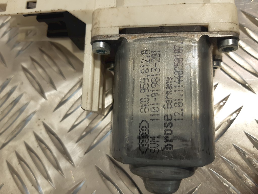 Моторчик (двигатель) стеклоподъемника AUDI A4 B8 2007-2015