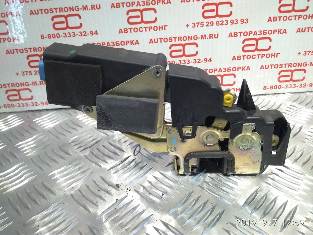 Замок двери передней правой MITSUBISHI Carisma 1995-1999