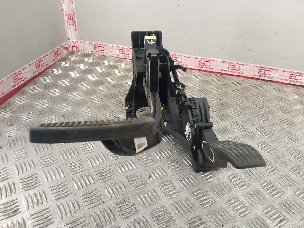 Блок педалей (педальный узел) KIA Carnival II 2006-2014