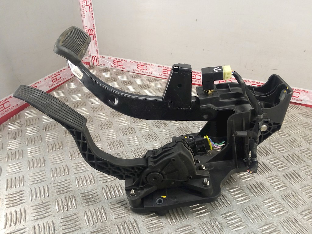 Блок педалей (педальный узел) KIA Carnival II 2006-2014