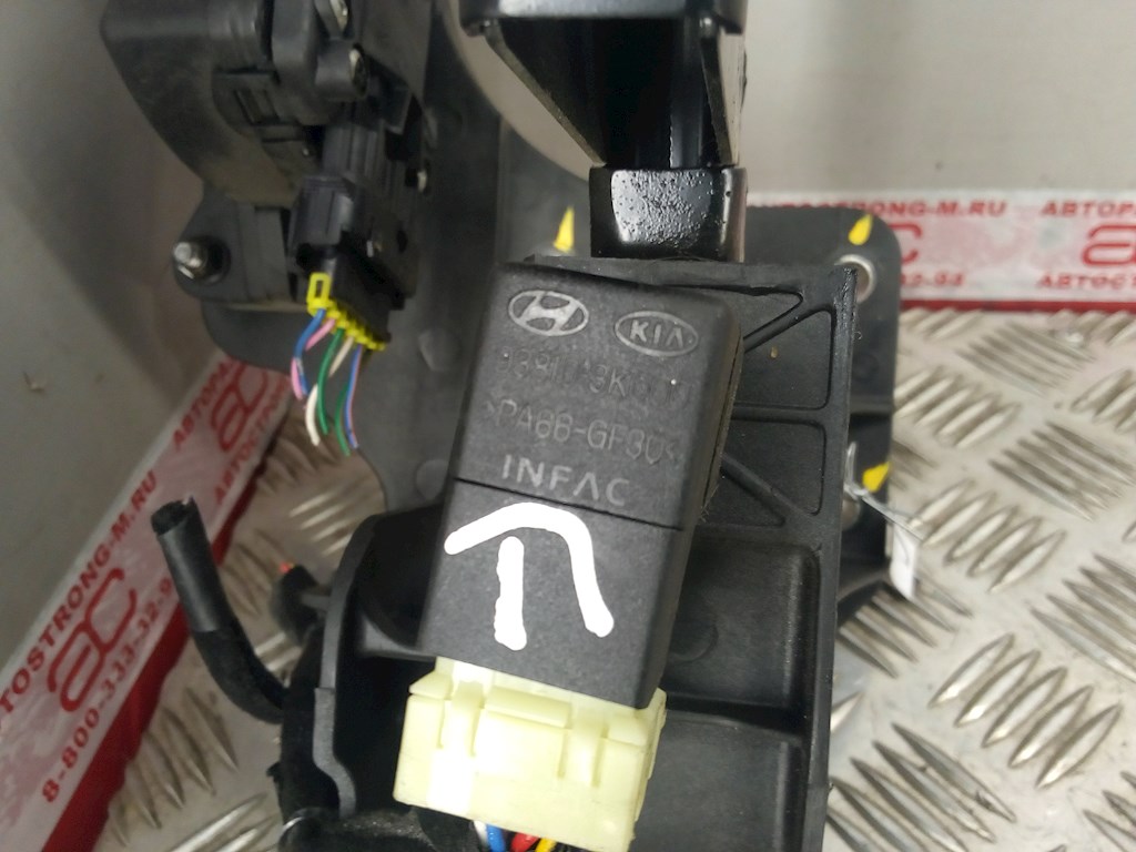 Блок педалей (педальный узел) KIA Carnival II 2006-2014