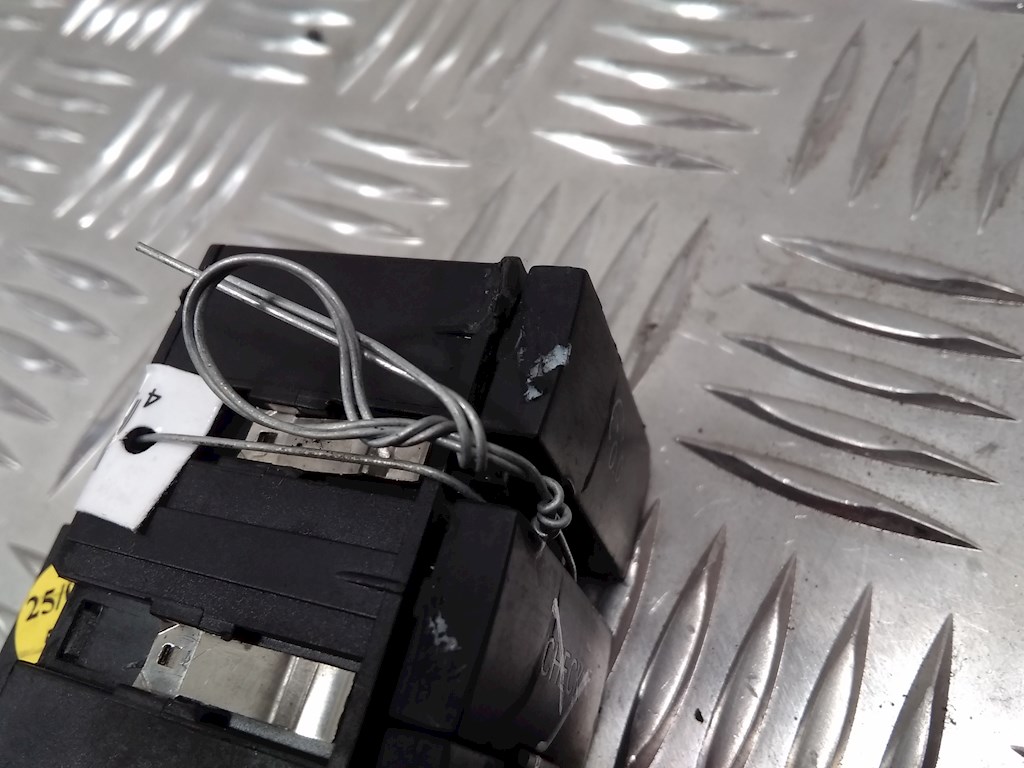 Кнопка многофункциональная AUDI A6 C6 2004-2010