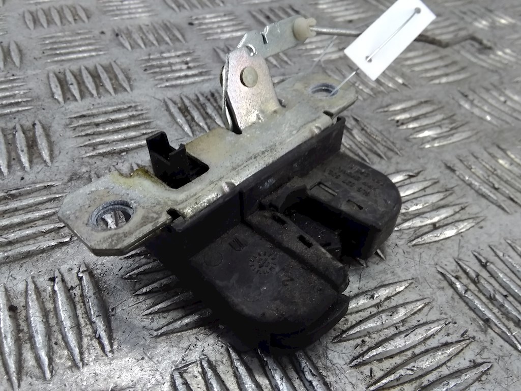 Замок багажника (крышки двери) SEAT Leon 1999-2005