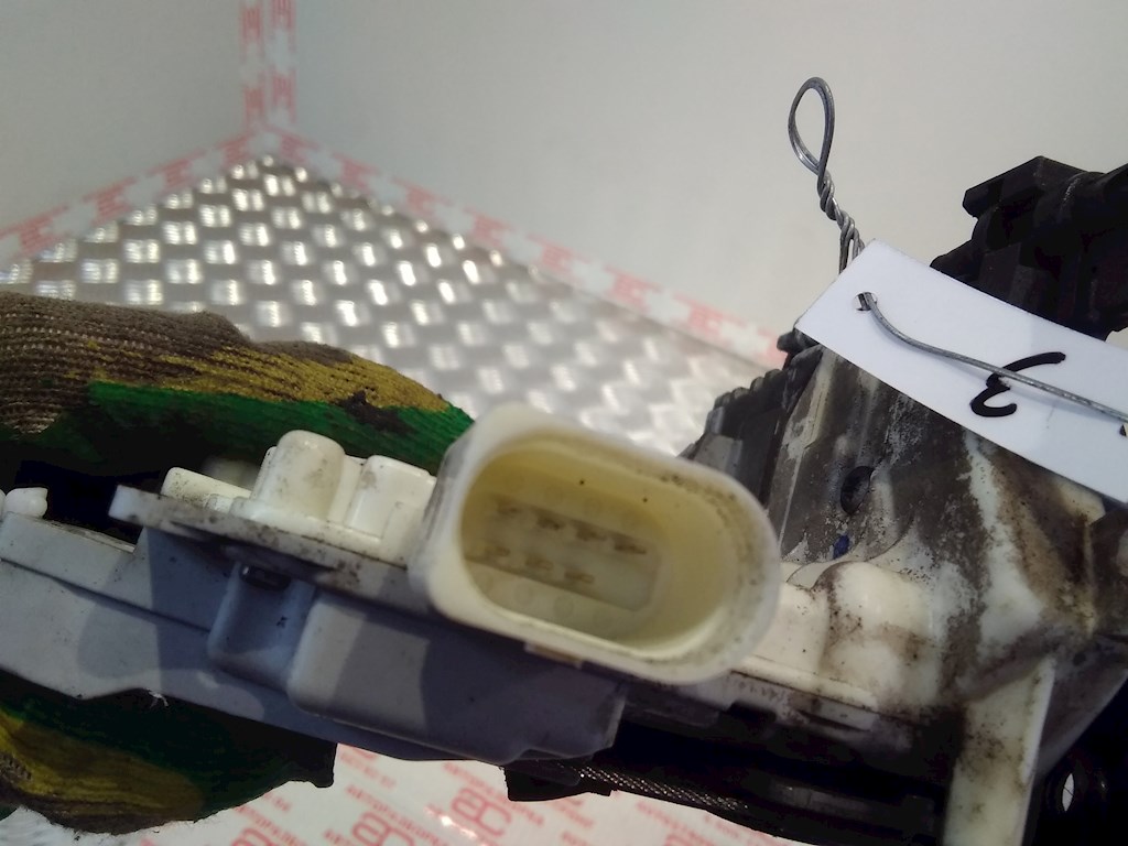 Замок двери задней левой VOLKSWAGEN Passat B7 2011-2015