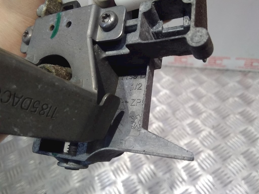 Ручка двери передней наружная правая PEUGEOT 308 2007-2015