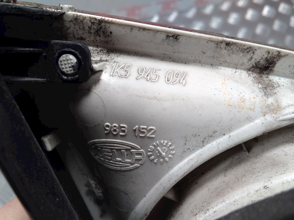 Фонарь задний внутренний правый VOLKSWAGEN Jetta V 2005-2011