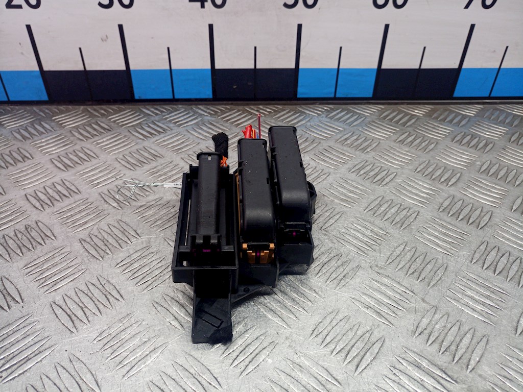 Датчик уровня в бачок омывателя AUDI A5 2007-2016