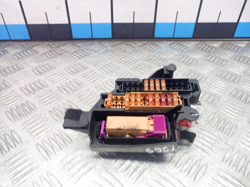 Датчик уровня в бачок омывателя AUDI A5 2007-2016