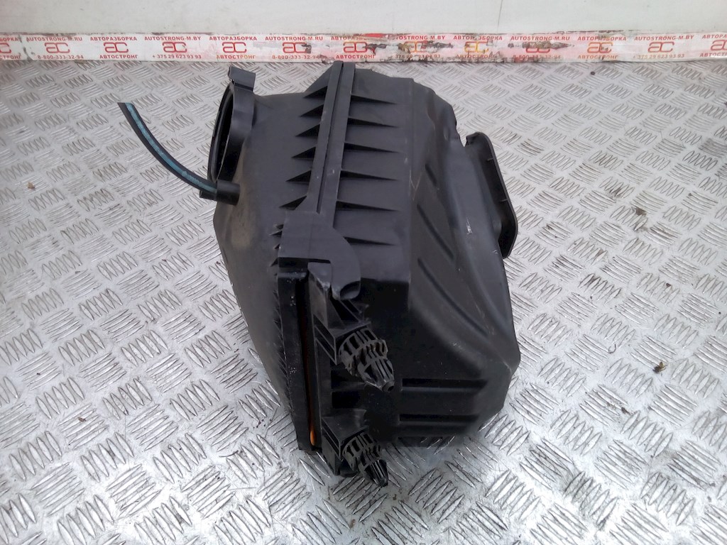 Корпус воздушного фильтра AUDI A4 B6 2001-2005