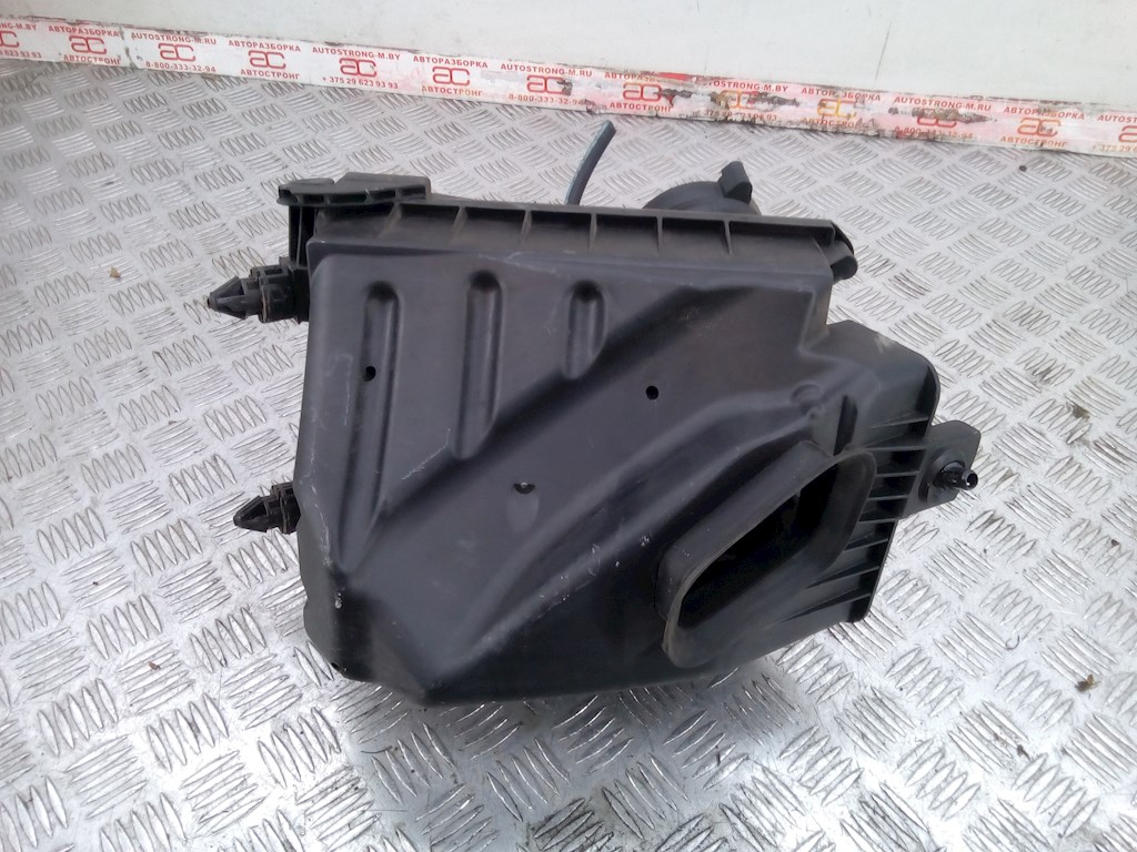 Корпус воздушного фильтра AUDI A4 B6 2001-2005