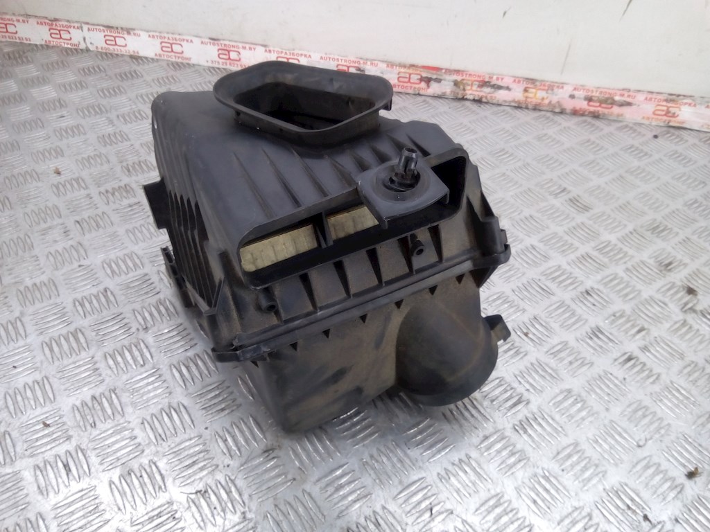 Корпус воздушного фильтра AUDI A4 B6 2001-2005