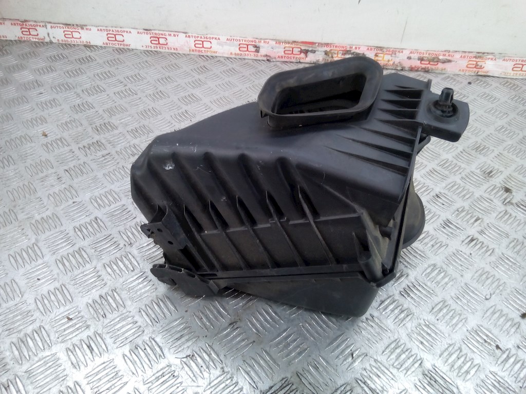 Корпус воздушного фильтра AUDI A4 B6 2001-2005