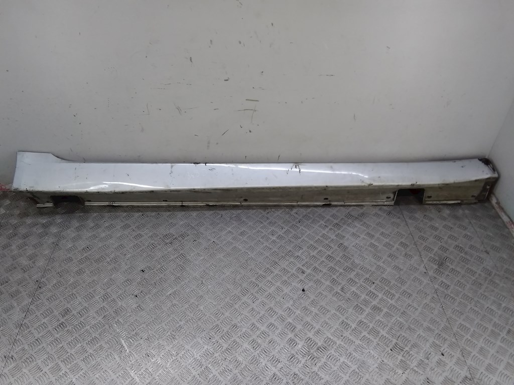 Накладка декоративная на порог правая BMW 5-Series (E60/E61) (2003-2010)