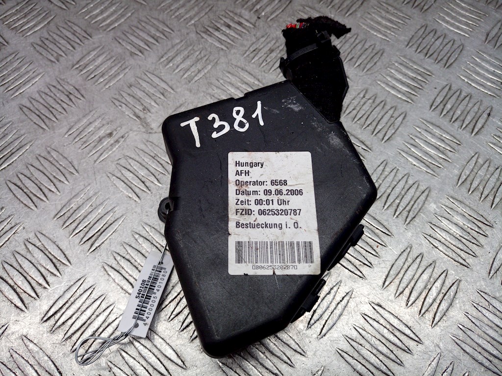 Датчик уровня в бачок омывателя AUDI A6 C6 2004-2010