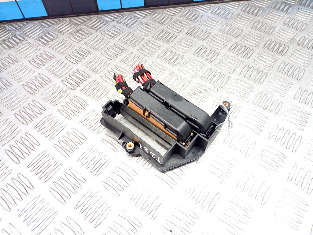 Датчик уровня в бачок омывателя AUDI A6 C6 2004-2010