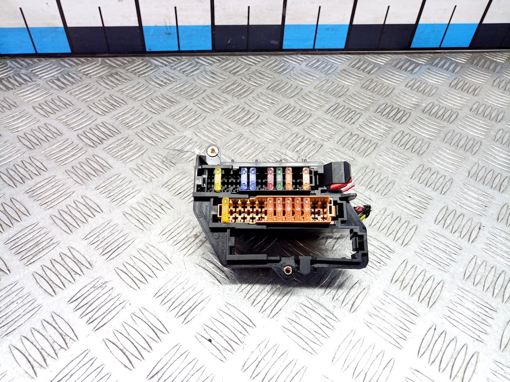 Датчик уровня в бачок омывателя AUDI A6 C6 2004-2010