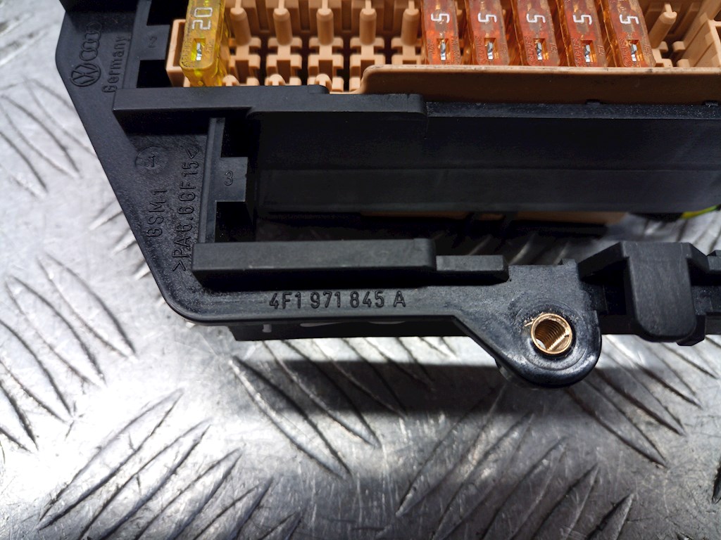 Датчик уровня в бачок омывателя AUDI A6 C6 2004-2010