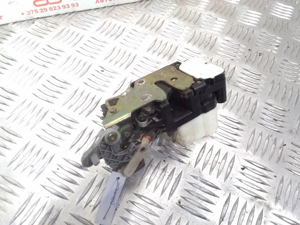 Замок двери задней левой CHEVROLET Tahoe II 2000-2006