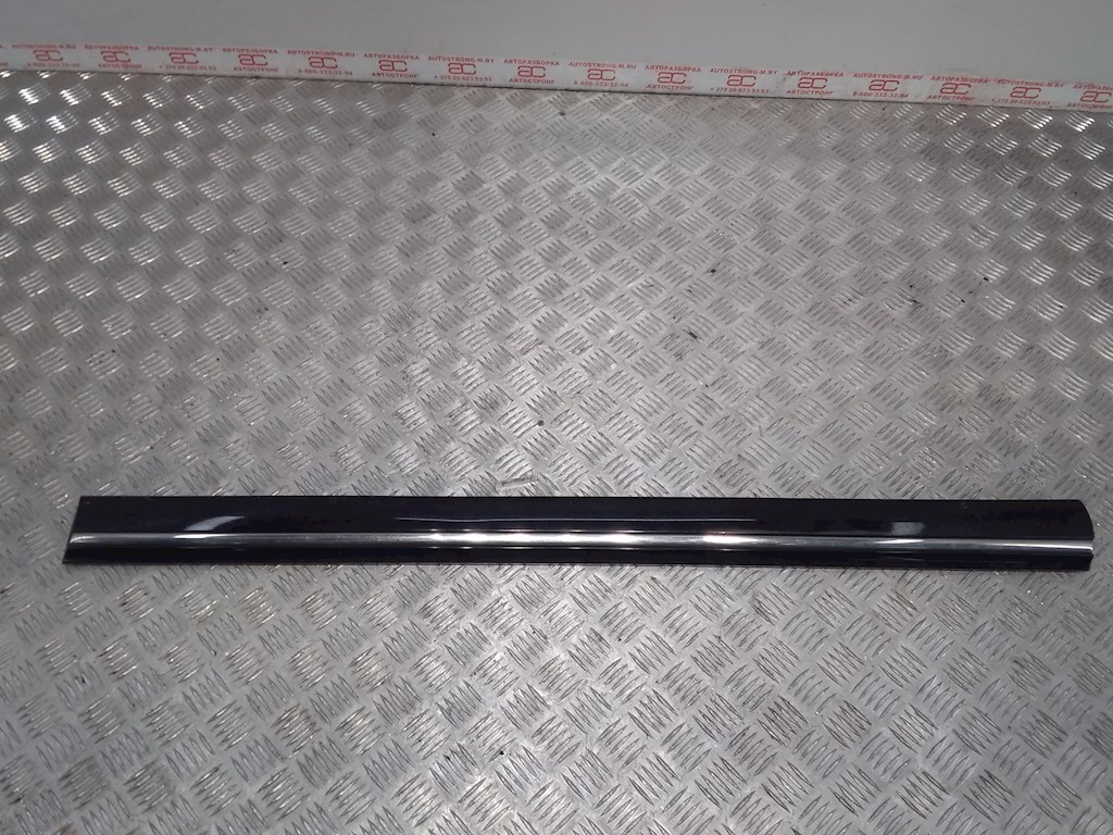 Накладка декоративная (молдинг) двери передней правой Mercedes E-Class (W210) (1995-2003)