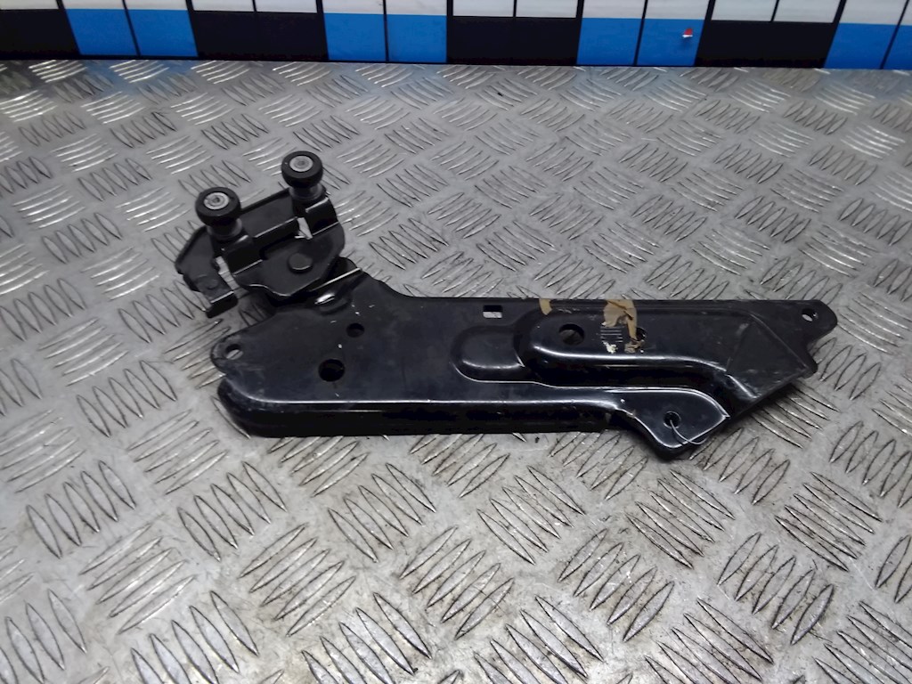 Ролик двери сдвижной (левый/правый средний верхний/нижний) KIA Carnival II 2006-2014