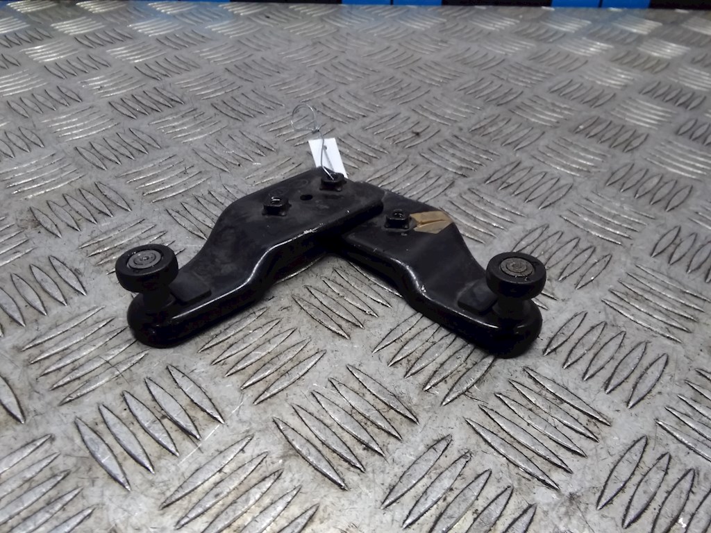 Ролик двери сдвижной (левый/правый средний верхний/нижний) KIA Carnival II 2006-2014