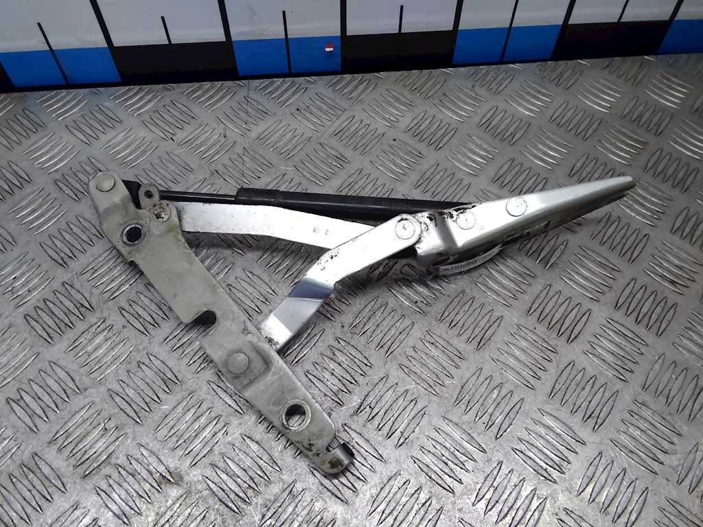 Петля капота левая/правая AUDI A4 B7 2004-2007