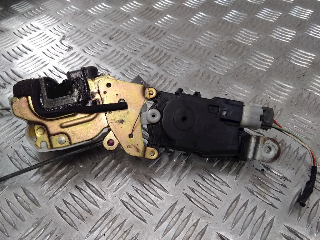 Замок двери передней правой SUBARU Impreza 1992-2000