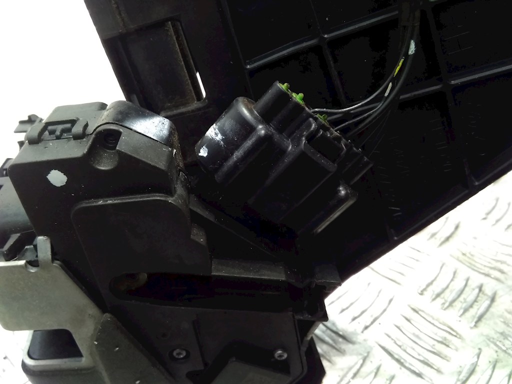 Замок двери передней правой FORD Fiesta 2008-2012