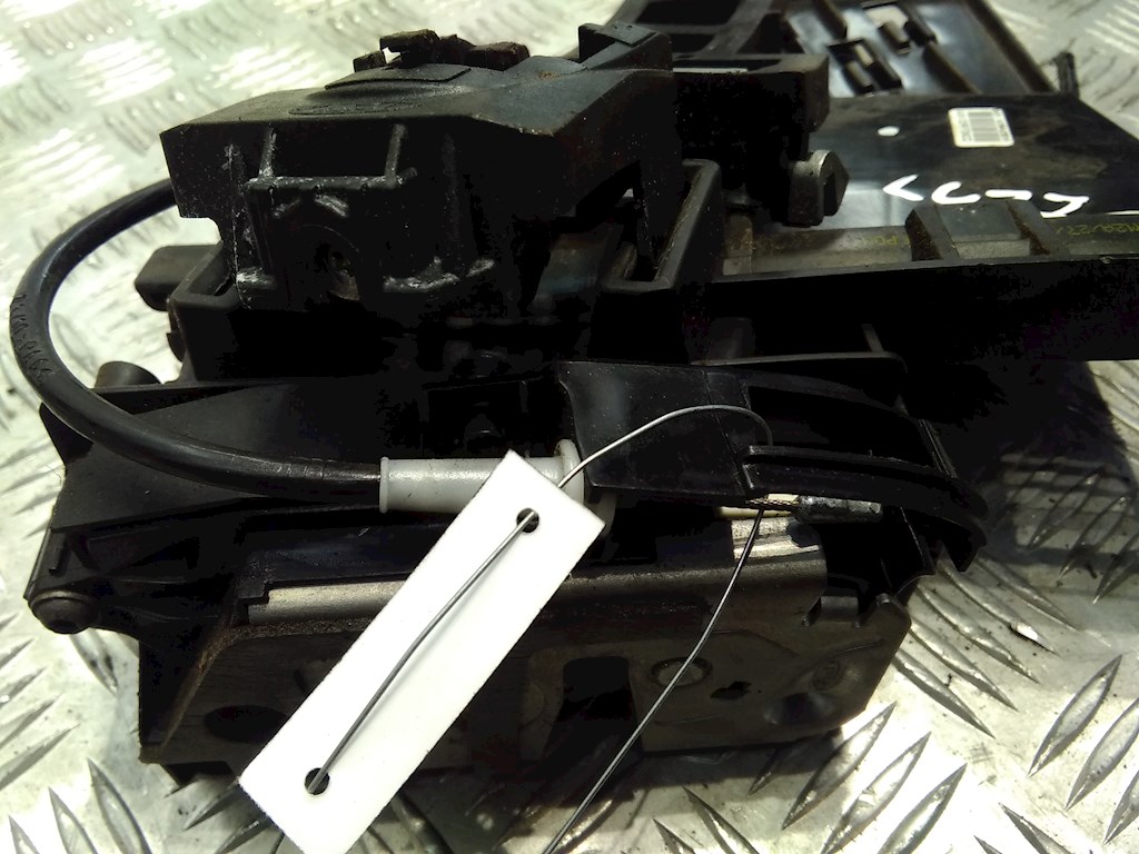 Замок двери передней правой FORD Fiesta 2008-2012