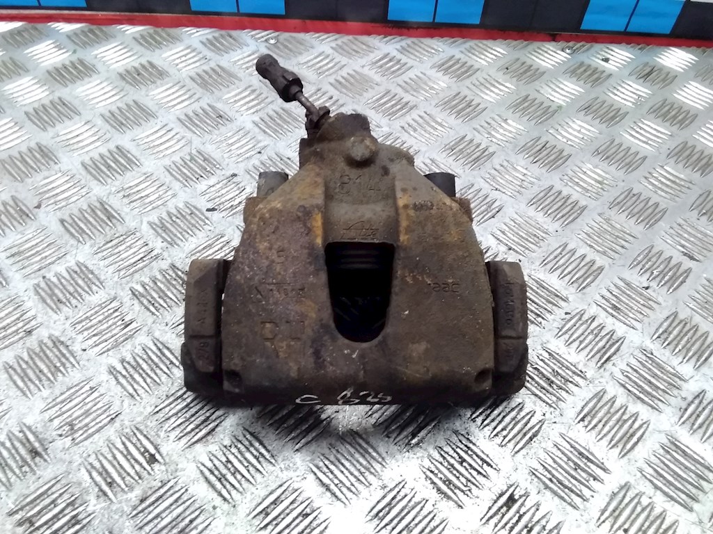 Суппорт передний правый FORD Focus III 2011-2019