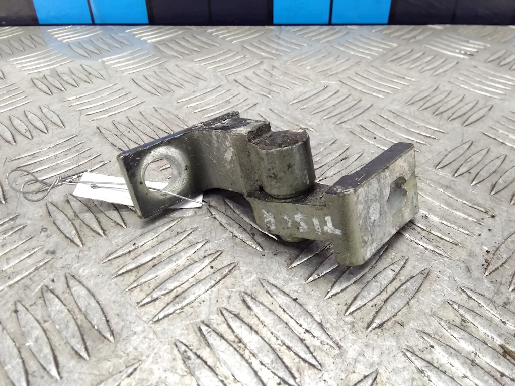 Петля двери задней правой Volkswagen Tiguan 1 (2007-2016)