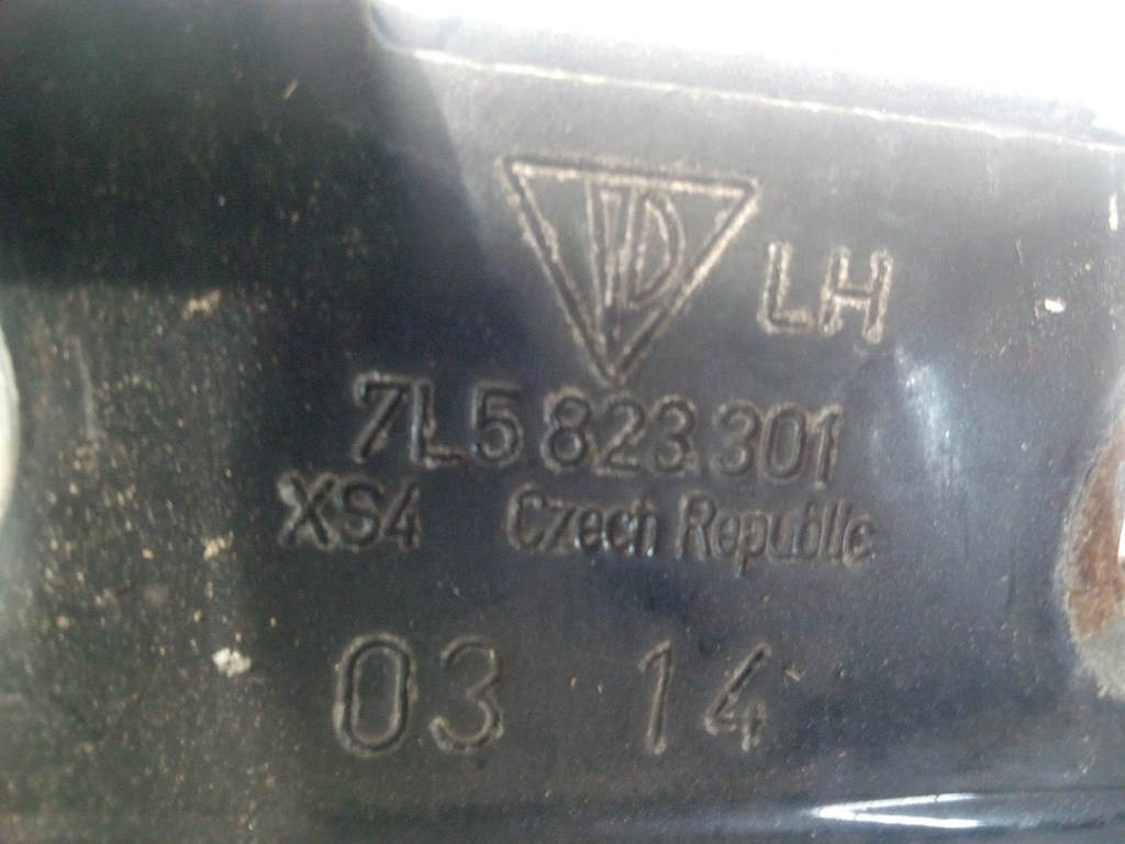 Петля капота левая/правая PORSCHE Cayenne 955/957 2002-2010