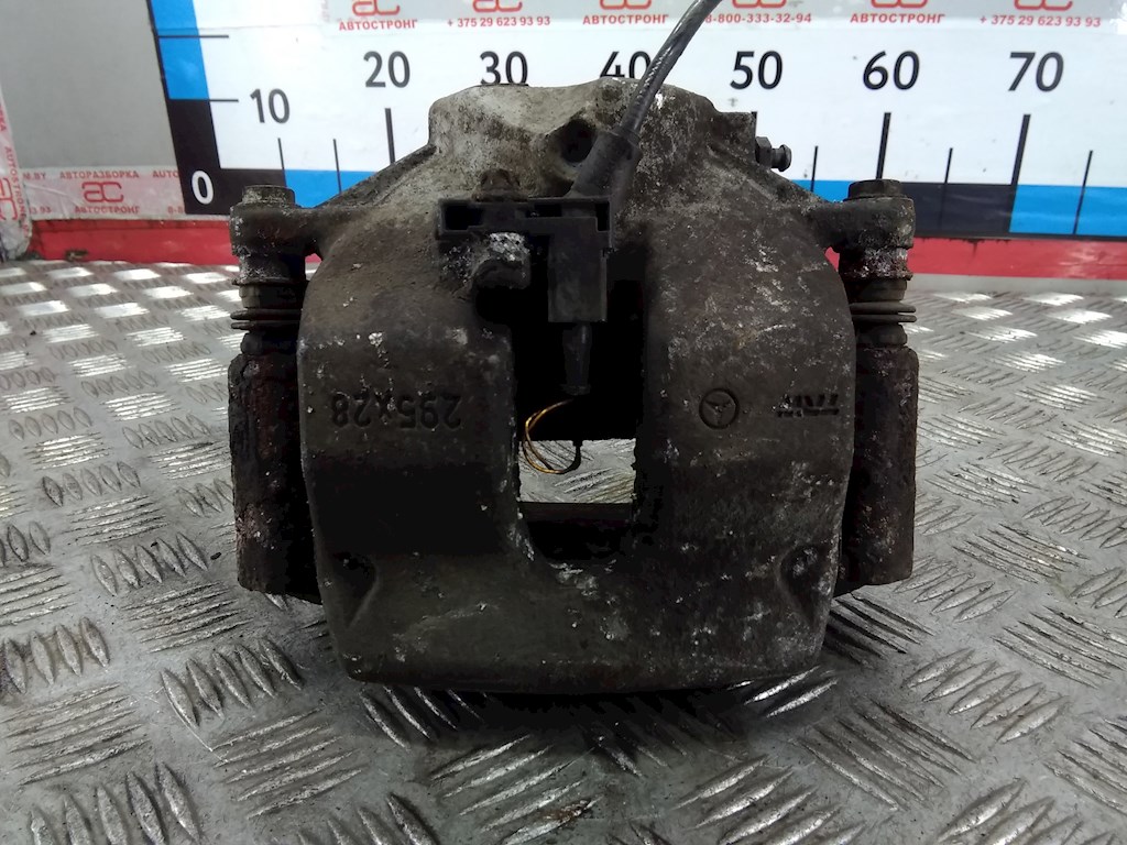 Суппорт передний правый MERCEDES-BENZ C-Class C-klasse W204 2007-2015