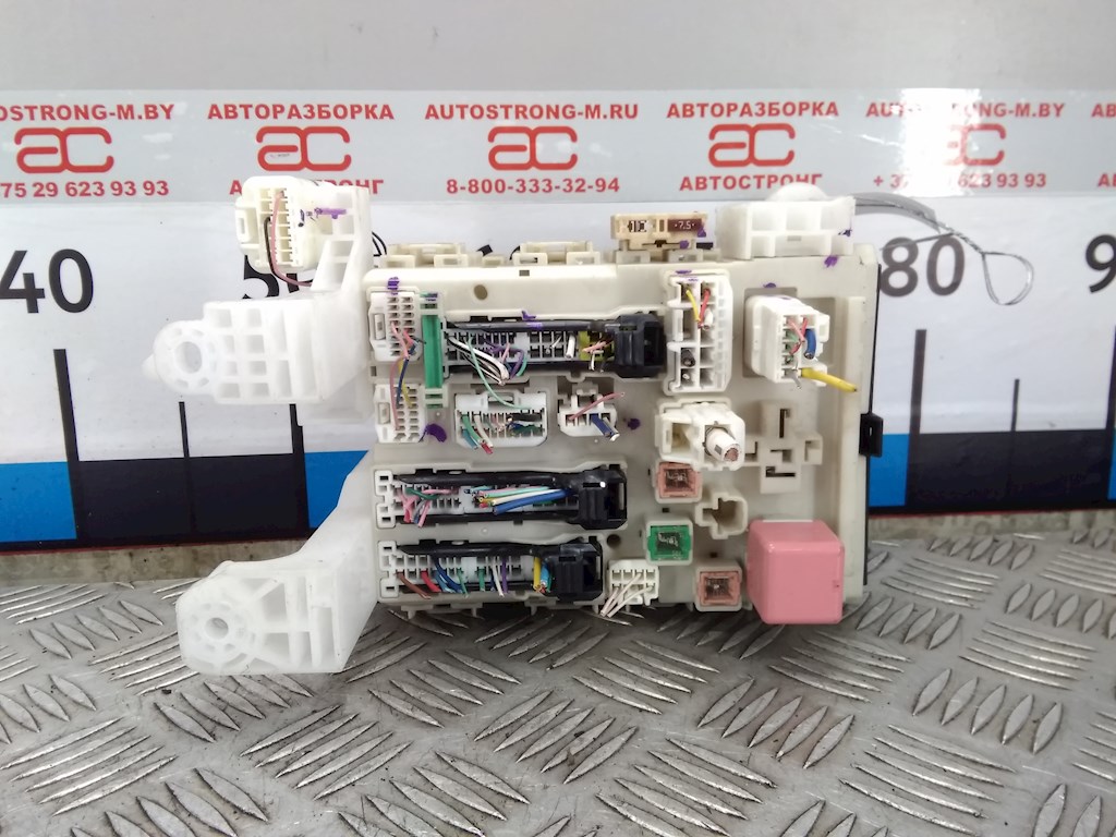 Датчик уровня в бачок омывателя TOYOTA Avensis 2009-2015